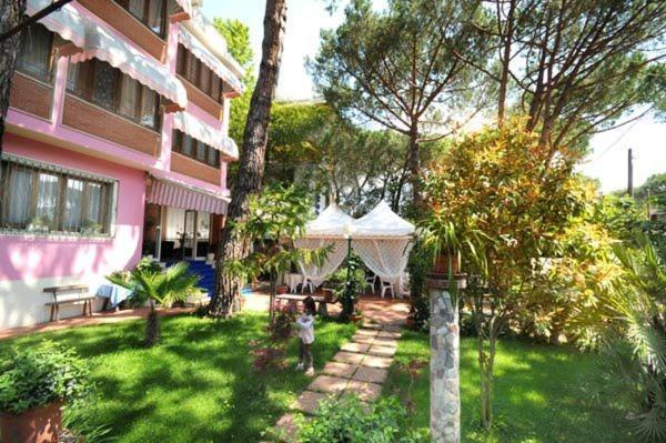 Hotel Manuela Cinquale Ngoại thất bức ảnh